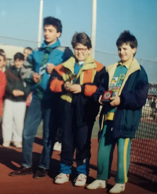 pensos-sxetika-me-emas-3